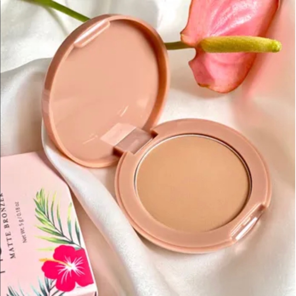 Hanalei Matte Bronzer subtle glow new in box